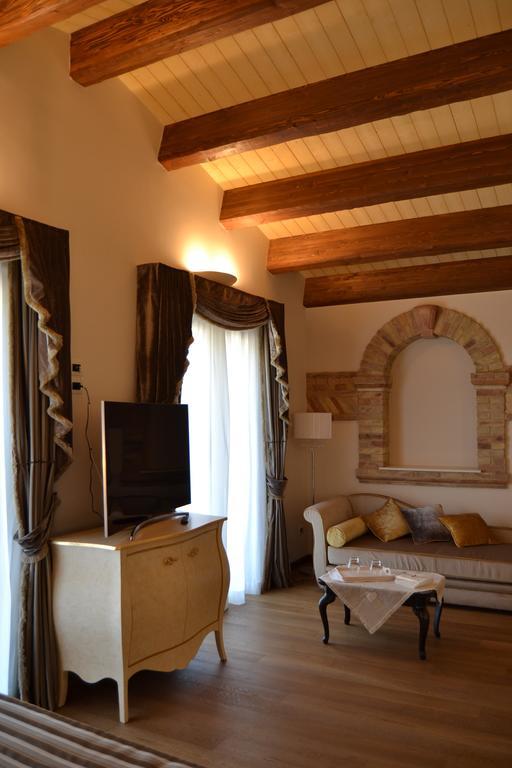 Agriturismo De Luca Mozzagrogna Eksteriør billede